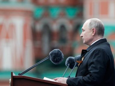 “Lembremos sempre que foi o povo soviético que derrotou o nazismo”, afirma Putin no Dia da Vitória