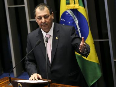 “Bolsonaro tripudiou da vacina e Pazuello mentiu várias vezes”, afirmou Aziz