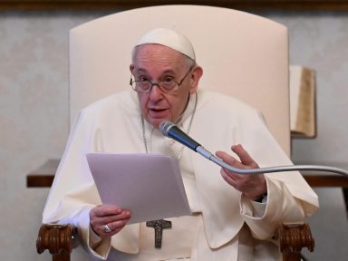 Papa quer vacinas livres de patentes: “é preciso sair do individualismo pelo bem comum”