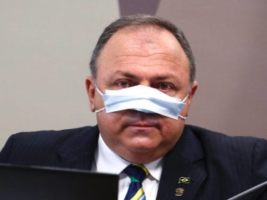 Pazuello mente e nega ordem de Bolsonaro para recusar CoronaVac