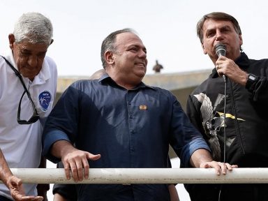 Pazuello teve ‘conduta ilegal’ e ‘gravíssima’ em ato de Bolsonaro, dizem deputados
