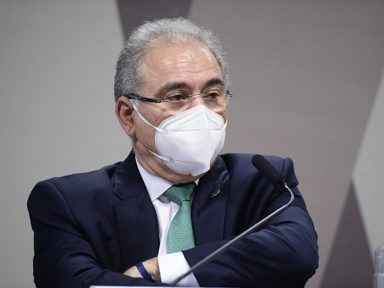 Queiroga se contradiz na CPI e divulga número menor de vacinas contratadas