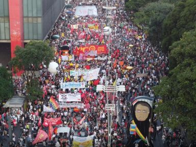 Brasil contra Bolsonaro e pela vacina. Só em SP, 80 mil ocupam sete quarteirões