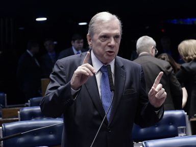 Tasso pede convocação da Abin à CPI para explicar a “guerra química” mencionada por Bolsonaro