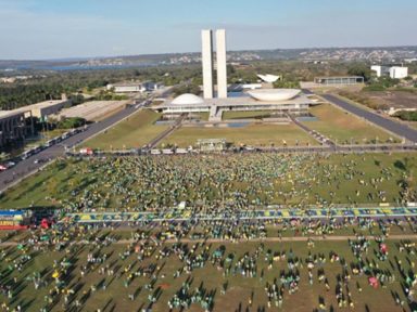 Bolsonaro e ruralistas fazem aglomeração pró-vírus e contra a CPI na Esplanada