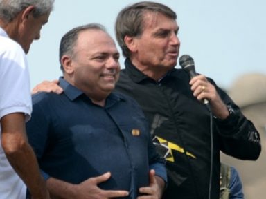 Bolsonaro e Pazuello zombam do Exército com argumento que comício no Rio não foi político