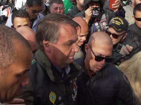 Governo de SP multa Bolsonaro, filho e ministro pelo descaso com máscara