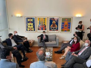 Sete partidos de centro decidem construir candidatura para 22. Lupi (PDT), convidado, disse que irá na próxima