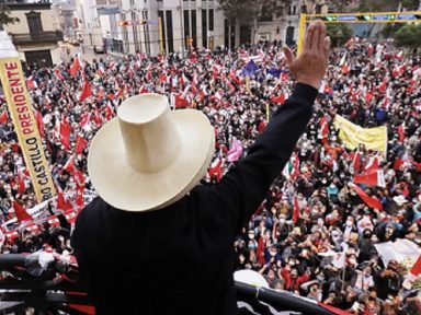 Apuração dos votos concluída, Castillo vence eleições peruanas