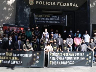 Policiais protestam em todo o país contra PEC 32 e o ataque aos serviços públicos
