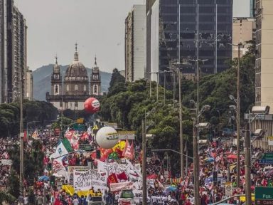 Milhares ocupam as ruas do Rio em dia de mobilização contra Bolsonaro