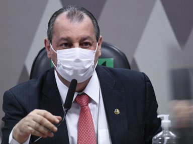 “Presidente da República prevaricou”, afirma Omar Aziz na CPI