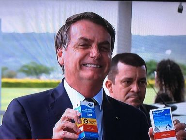 Bolsonaro pediu à Índia que liberasse insumos de cloroquina para empresas amigas