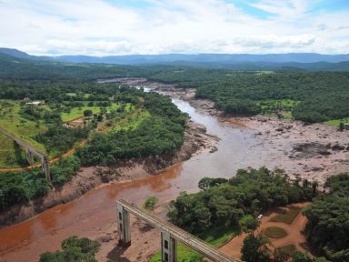 Justiça condena Vale a pagar R$ 1 milhão para cada família das vítimas de Brumadinho