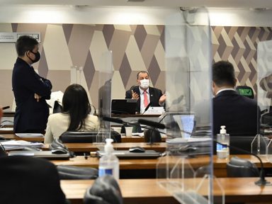CPI deve votar quebras de sigilos de Carlos Bolsonaro e Pazuello nesta semana
