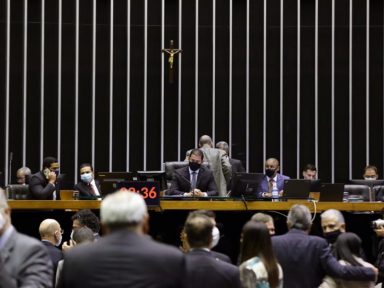 Câmara aprova flexibilização da Lei da Ficha Limpa