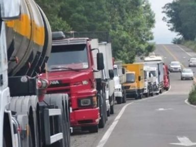 Caminhoneiros mantêm greve para julho e pressionam por negociação com governo