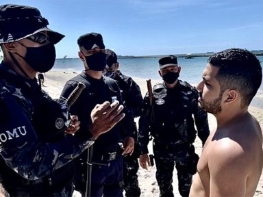 Deputado bolsonarista vai para delegacia após desobedecer proibição de ir à praia em Pernambuco