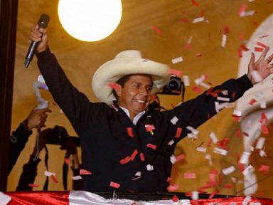 Castillo comemora vitória nas eleições peruanas