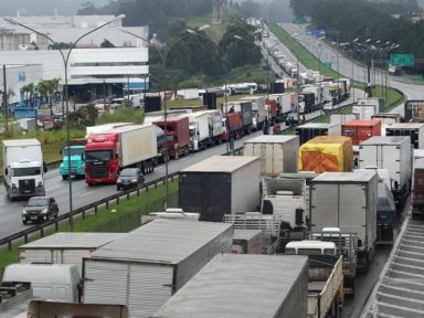 Bolsonaro ignora reivindicações e caminhoneiros marcam greve para 25 de julho