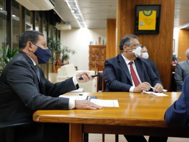Flávio Dino se reúne em Brasília com Mourão para discutir ações para a Amazônia