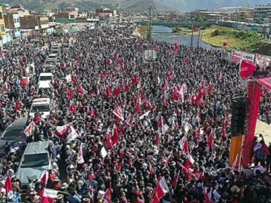 Manifestações em Lima e em Cuzco apoiam Castillo para presidente peruano