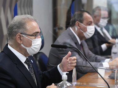 Ministro da Saúde tergiversa e diz ignorar “gabinete da sombra”