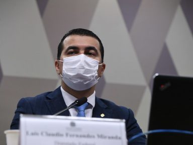 “Fui direto no presidente”, diz deputado que nega à CPI ter procurado outro órgão para apresentar denúncias
