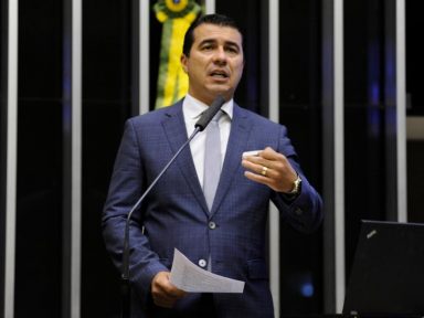 “Tem coisa muito grave na compra da Covaxin”, diz deputado Luís Miranda