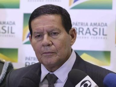 General Mourão alerta para “avanço dos desmatadores em cima das terras públicas”