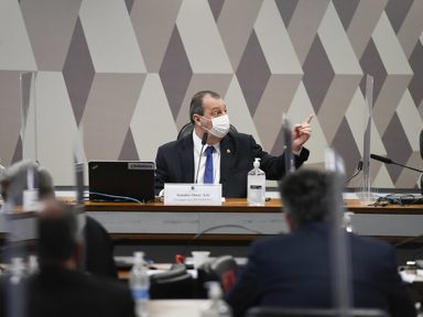 Aziz pergunta à PF se Bolsonaro avisou sobre suspeita de corrupção na Covaxin