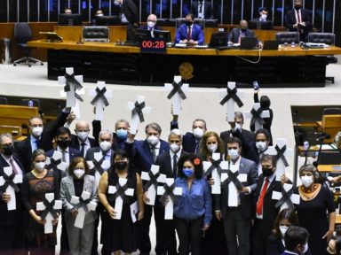 Deputados fazem ato em memória dos 500 mil mortos e em defesa do impeachment de Bolsonaro
