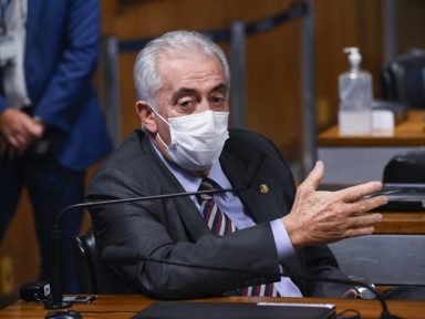 Queiroga admite que não leu bulas das vacinas: “ato mais irresponsável”, diz Otto