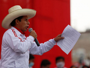 União Europeia considera “livres e democráticas” eleições peruanas com Castillo vencedor
