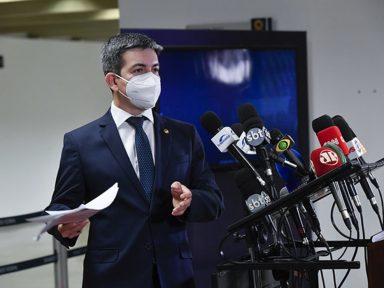 Randolfe quer explicações de Osmar Terra sobre “gabinete paralelo”