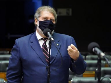 Renildo: “inaceitável que 30 universidades federais fechem por corte no orçamento”