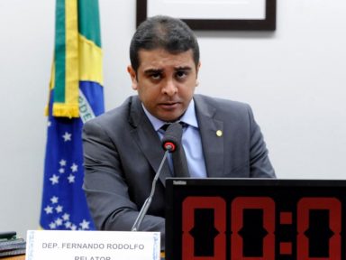Para relator, é “liberdade de expressão” Daniel Silveira pregar ditadura e o fechamento do STF