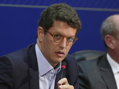 Moraes pede posição da PGR sobre prisão e afastamento de Salles
