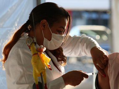 Governo-cloroquina faz ritmo de vacinação contra Covid-19 cair 16% em maio