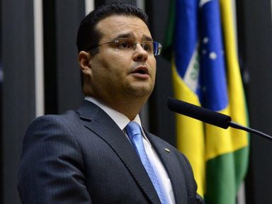 “Ministério da Saúde é a Petrobrás de Bolsonaro”, diz vice-líder do PSD