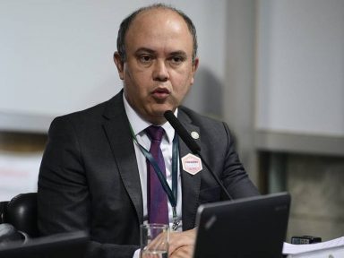 Associação dos delegados da PF denuncia perseguição aos que investigam governo Bolsonaro