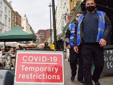 Reino Unido comemora seu 1º dia sem mortes por covid em 10 meses