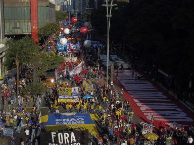Manifestação contra Bolsonaro, pela vida e pela democracia toma a Avenida Paulista