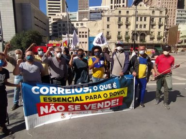 Trabalhadores fazem ato na sede dos Correios contra privatização da estatal