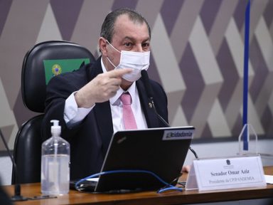 Bolsonaro chama membros da CPI de “bandidos” e Aziz rebate: “presidente, pare de olhar no espelho”