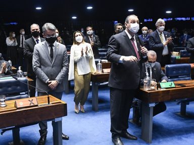 Aziz defende Forças Armadas e diz que nota de Braga Netto é “desproporcional”