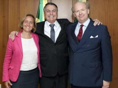 Bolsonaro se encontra com deputada nazista alemã