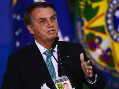 Após desgaste com apoio ao fundão, Bolsonaro agora diz que vai vetar