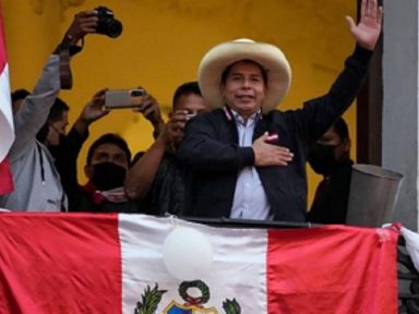 Pedro Castillo é proclamado presidente do Peru