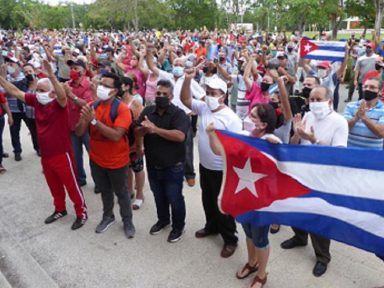 Multidões atendem ao chamado do presidente e saem às ruas em defesa da soberania de Cuba